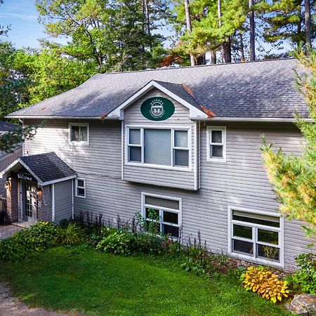 Вілла Muskoka Waterfront Retreat Dwight Екстер'єр фото