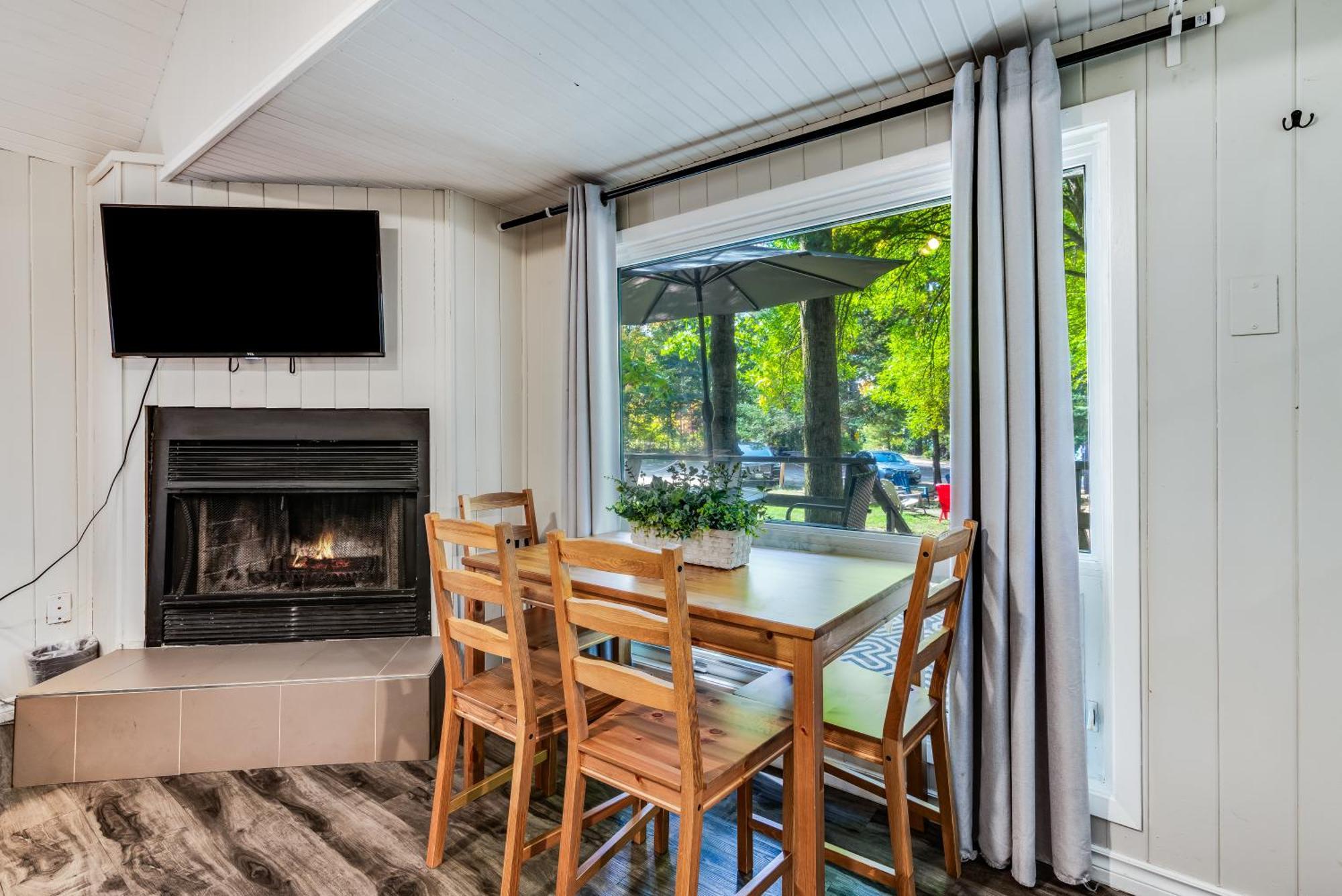 Вілла Muskoka Waterfront Retreat Dwight Екстер'єр фото