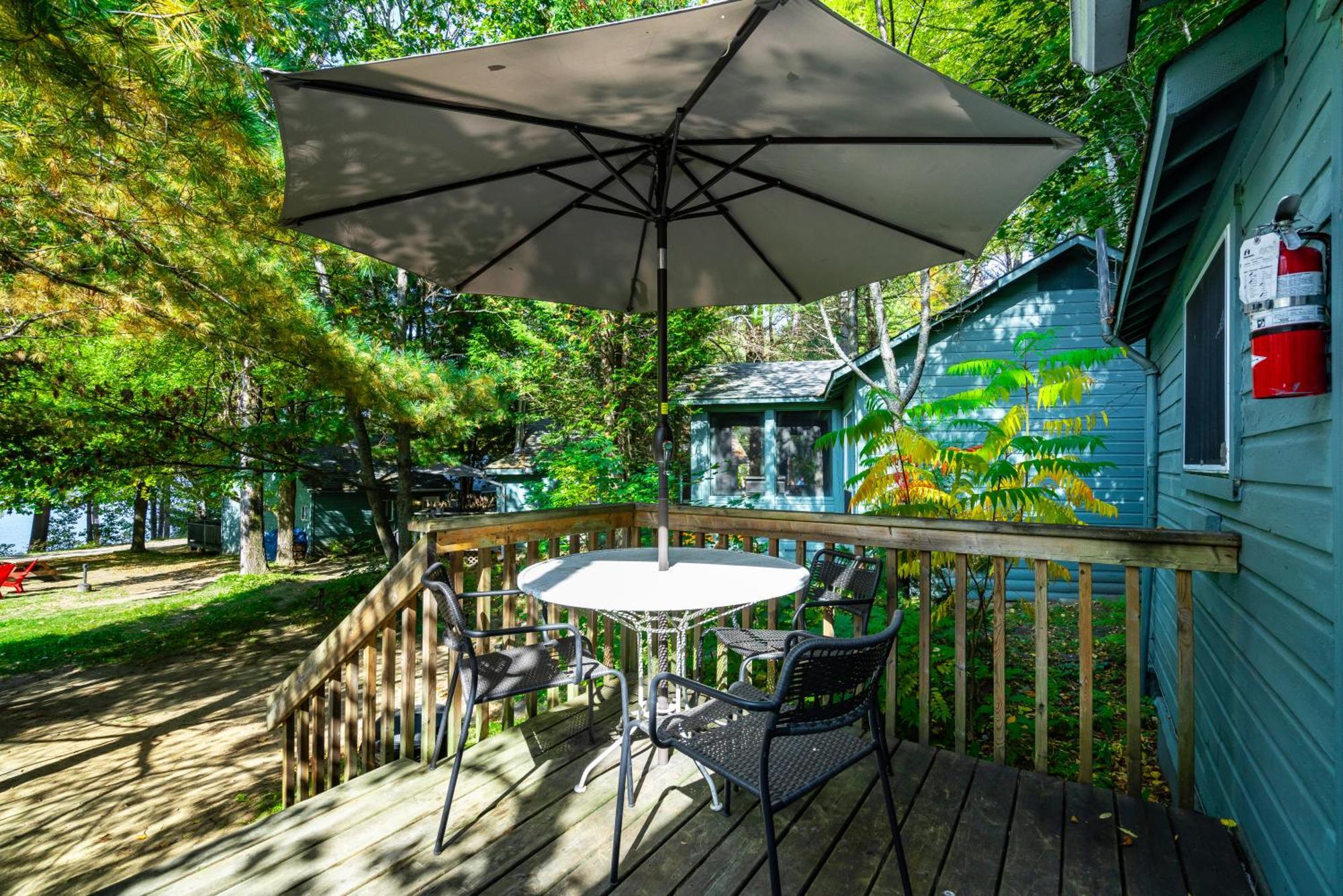 Вілла Muskoka Waterfront Retreat Dwight Екстер'єр фото