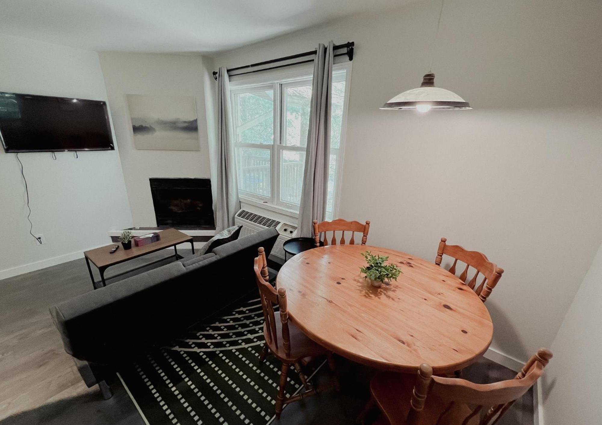 Вілла Muskoka Waterfront Retreat Dwight Екстер'єр фото