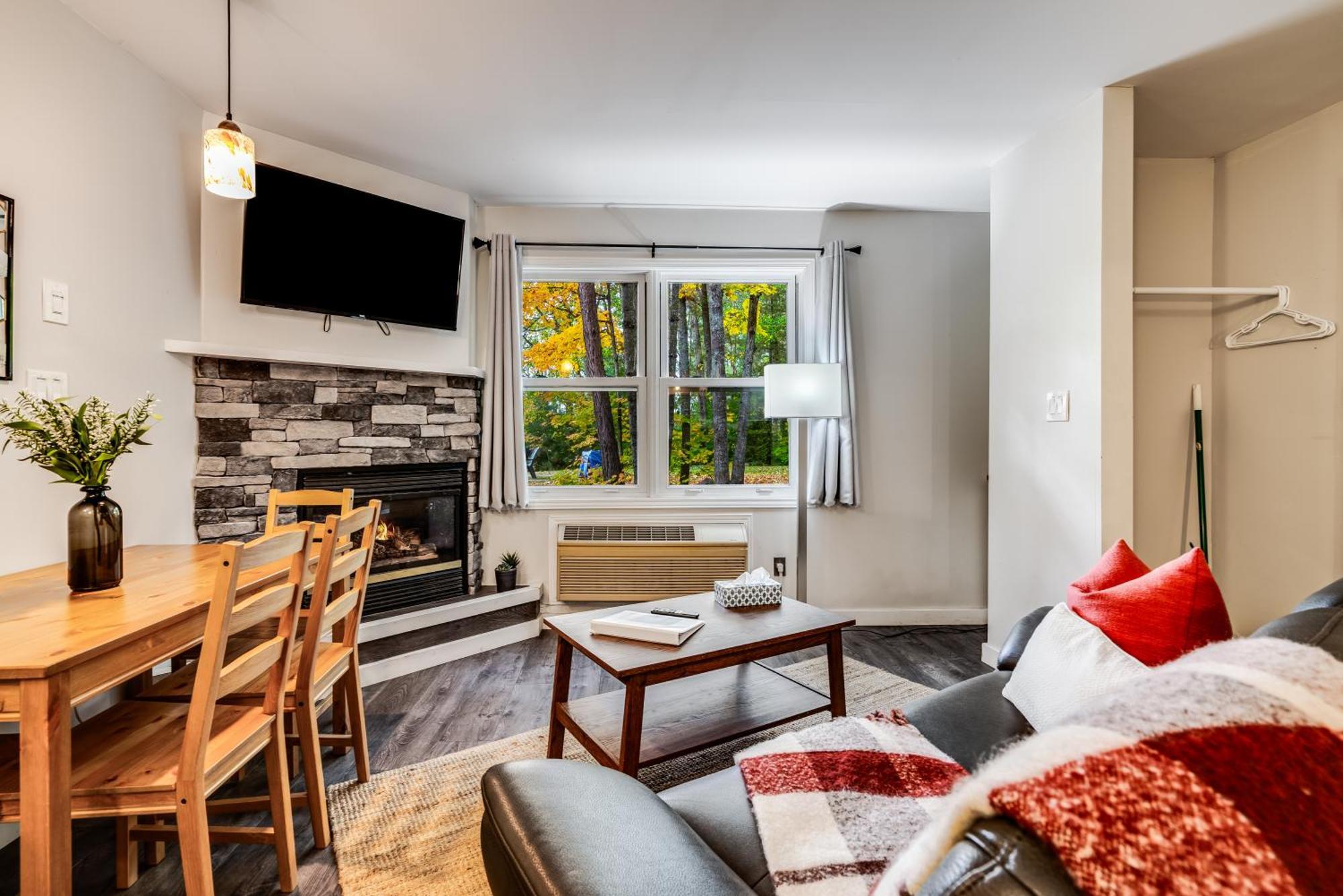 Вілла Muskoka Waterfront Retreat Dwight Екстер'єр фото