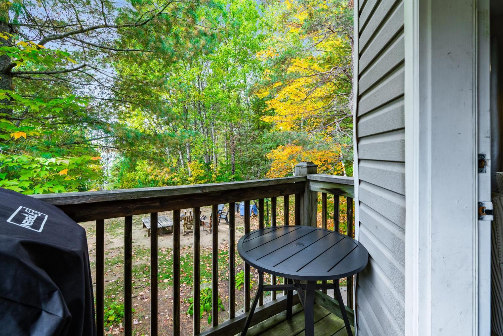 Вілла Muskoka Waterfront Retreat Dwight Екстер'єр фото